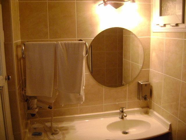 Metropolis Hotel Torbalı Szoba fotó