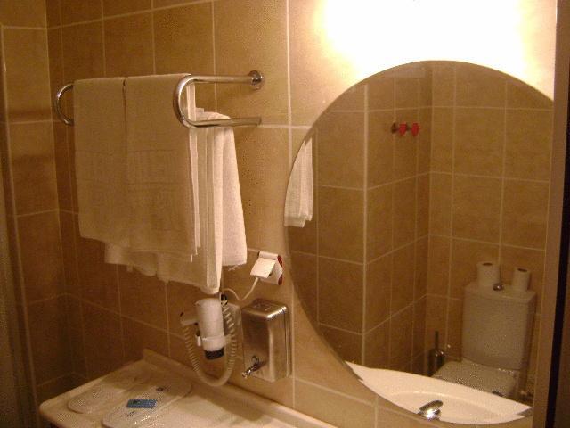 Metropolis Hotel Torbalı Szoba fotó
